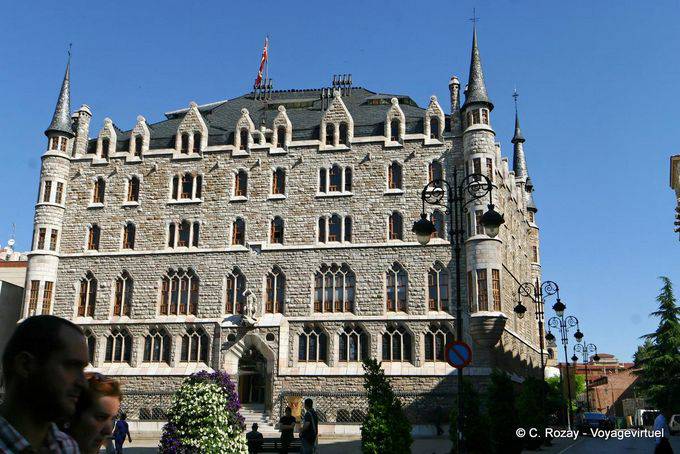 Casa Botines, Calle de la Legión VII, León - Spain