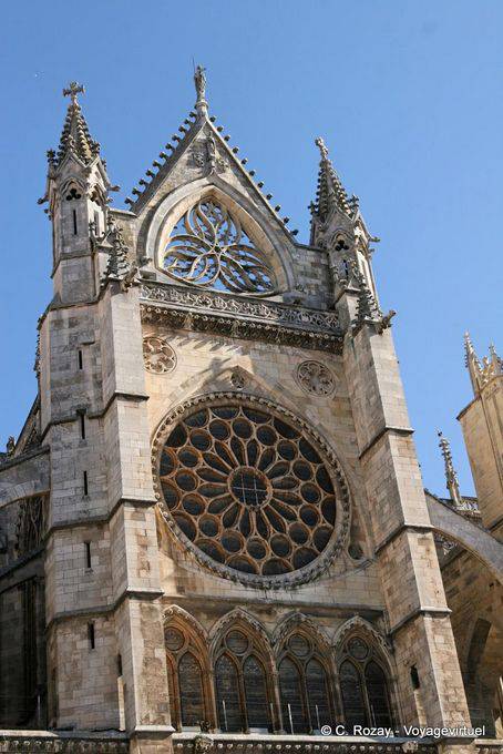 Close-up on rose window in the south wall, León Cathedral - Spain