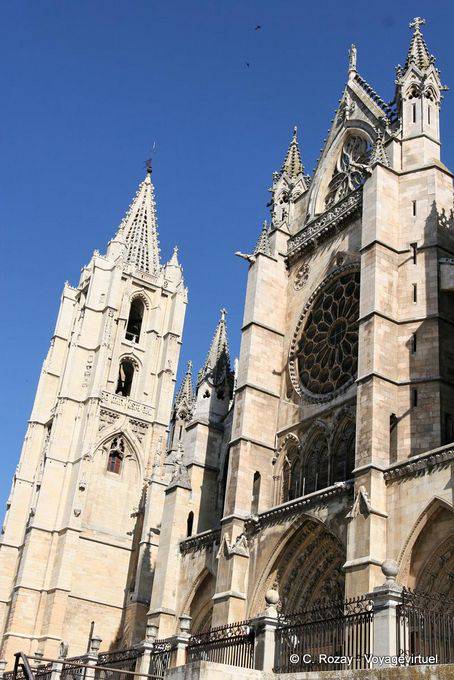 Right tower and south façade, León Cathedral - Spain