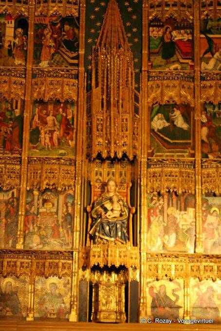 Renaissance altarpiece by Juan de Valmaseda (1524), León Cathedral - Spain