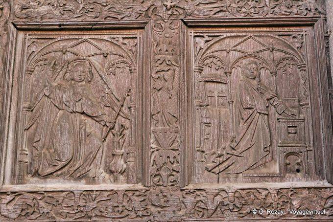 Bas-relief on a wooden door, León Cathedral - Spain