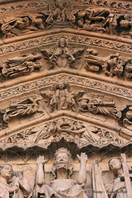 Christ showing his stigmata, Portada del Juicio Final, León Cathedral - Spain