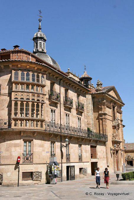 Complex architecture, Calle Rua Mayor, Salamanca - Spain