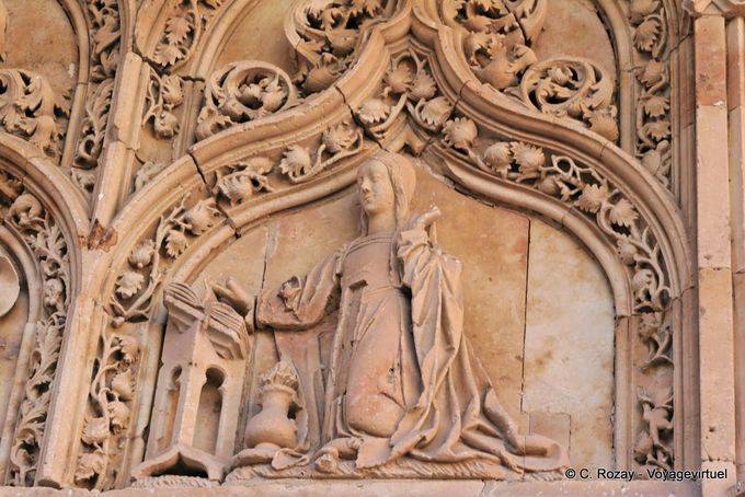 Kneeling queen, Parroquia de San Benito, Salamanca - Spain