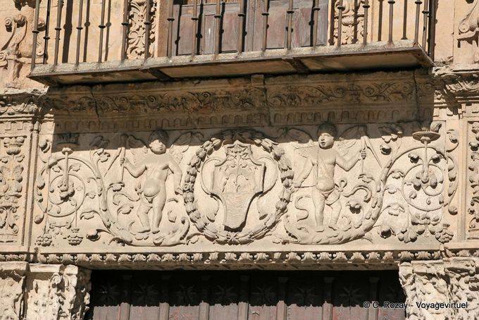 Angels under the balcony of the Casa de las Muertes, Salamanca - Spain