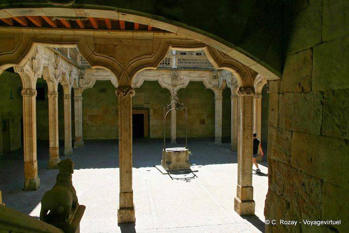 Patio at the well of Las Escuelas Menores Salamanca - Spain