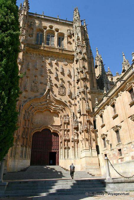 Porte d'Acre after the Patio Chico, Vieja Cathedral, Salamanca - Spain