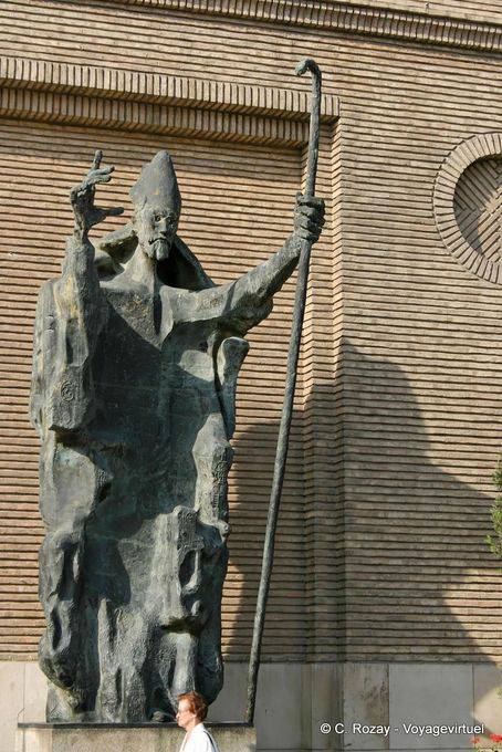 Huge religious statue, Plaza del Pilar, Zaragoza - Spain