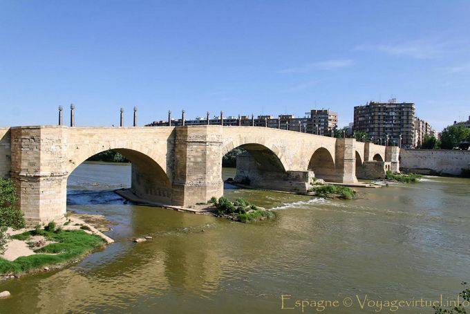 Zaragoza, Puente de Piedra - Spain