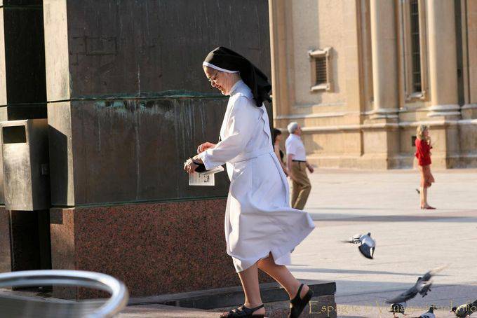 Nun on the Plaza del Pilar, Zaragoza - Spain