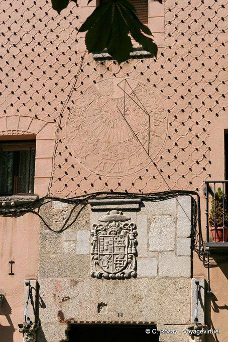 Arms and wall decoration, Daoiz Galeria Plaza de la Merced, Segovia - Spain