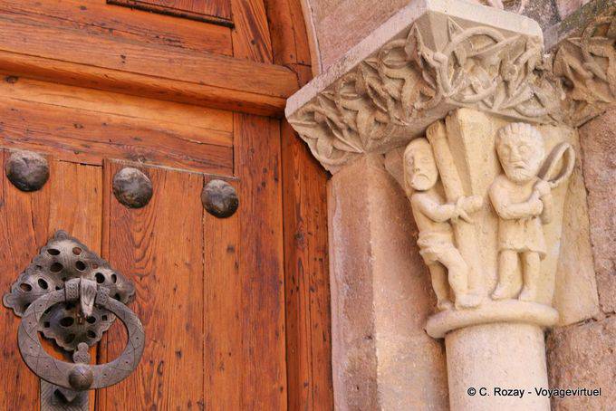 Pillar of the tortured and whisk door knocker, Segovia - Spain