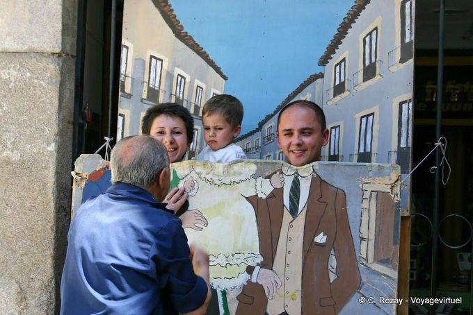 Laughter for photography trompe-l'oeil, Plaza San Martin, Segovia - Spain
