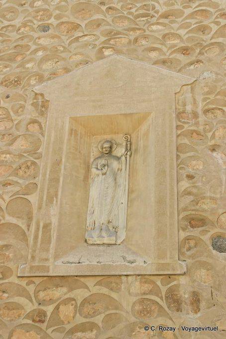 Religious niche in a wall, Segovia - Spain