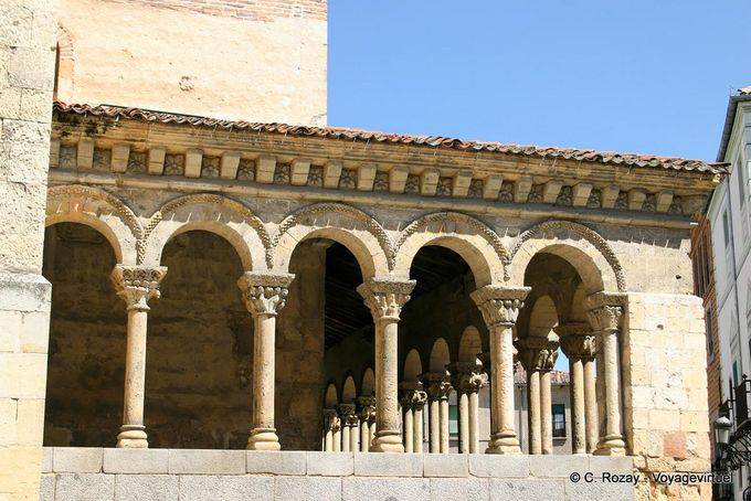 Arches of the portico around the iglesia San Martin, Segovia - Spain