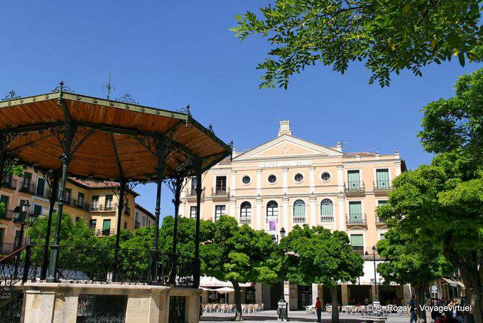 Teatro Juan Bravo, from the Plaza Mayor, Segovia - Spain