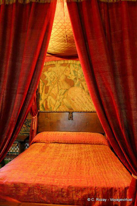 Royal Room, gothic walnut bed with a canopy of brocade, Alcazar, Segovia - Spain