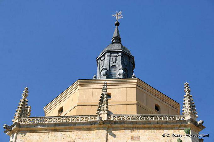 Angel trumpet, top of the cathedral, Segovia - Spain
