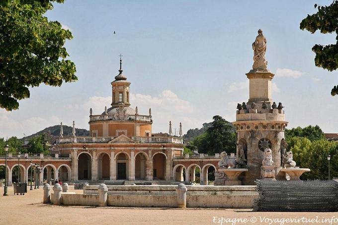 Aranjuez, Iglesia San Antonio, seen from the Palacio Avenida - Spain