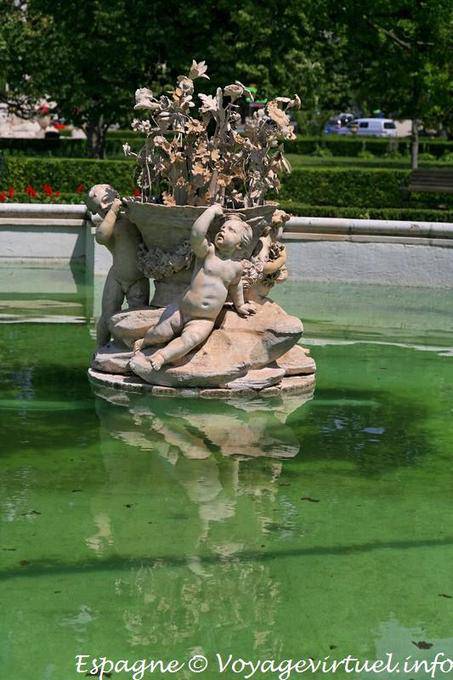 Stone cherubs, Fuente de Ceres, Jardin del Parterre, Aranjuez - Spain