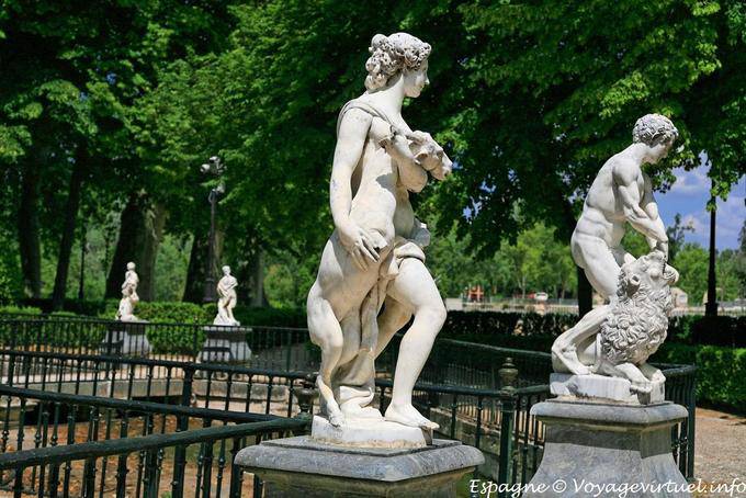 Two statues, Nemea, Jardín de la Isla, Aranjuez - Spain