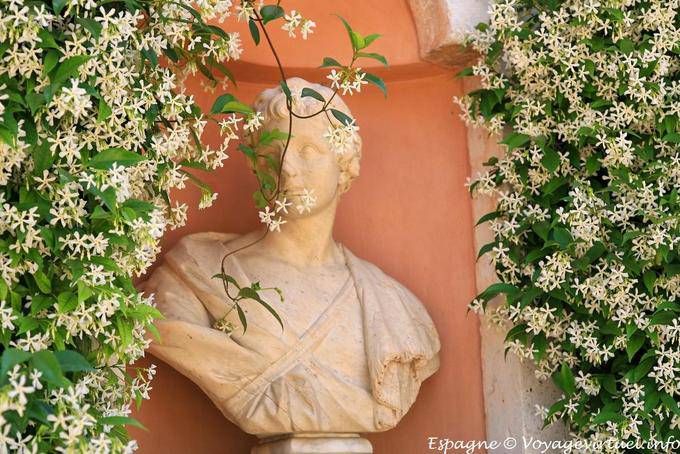 Bust in the Jardin del Rey, Palacio Real, Aranjuez - Spain