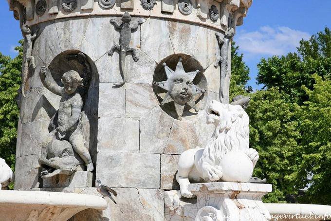 Detail of the fountain, Plaza San Antonio, Aranjuez - Spain