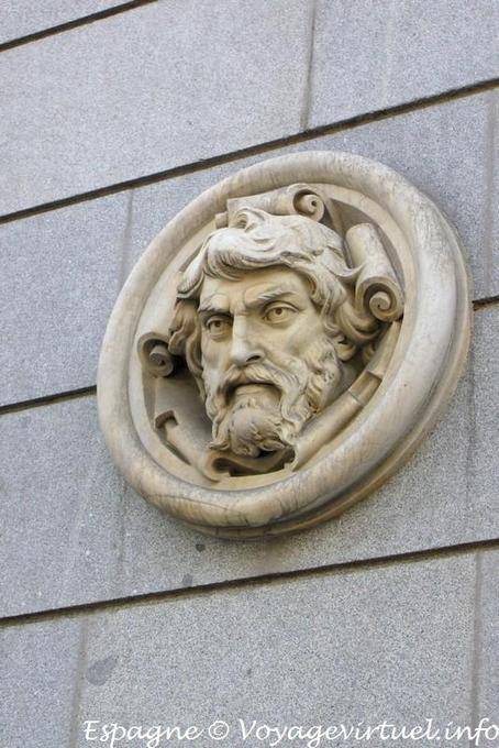 Madrid Calle de Alcala, sculpture look - Spain