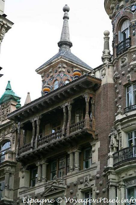 Building to Plaza Canalejas, Carrera San Jeronimo, Madrid - Spain