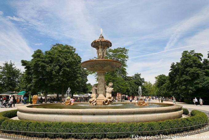 Madrid, Parque del Buen Retiro, water jet - Spain