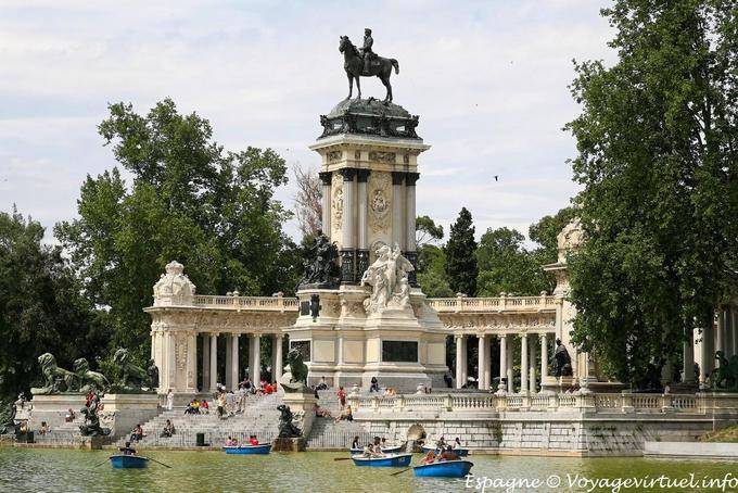 Madrid, Parque del Buen Retiro, Monumente Alfonso XII - Spain