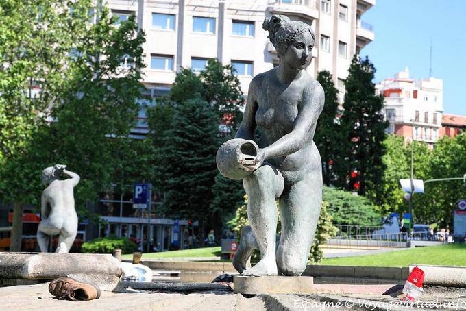 Naked woman with pot sculpture, Plaza de Espana, Madrid - Spain