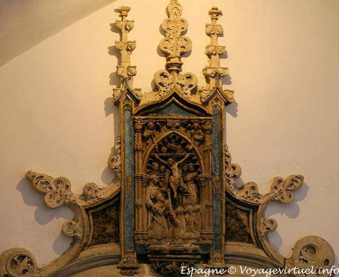 Polychrome alabaster with reina Isabel in Franciscan habit praying Christ crucified, with his three daughters, Monasterio San Juan de los Reyes, Toledo - Spain