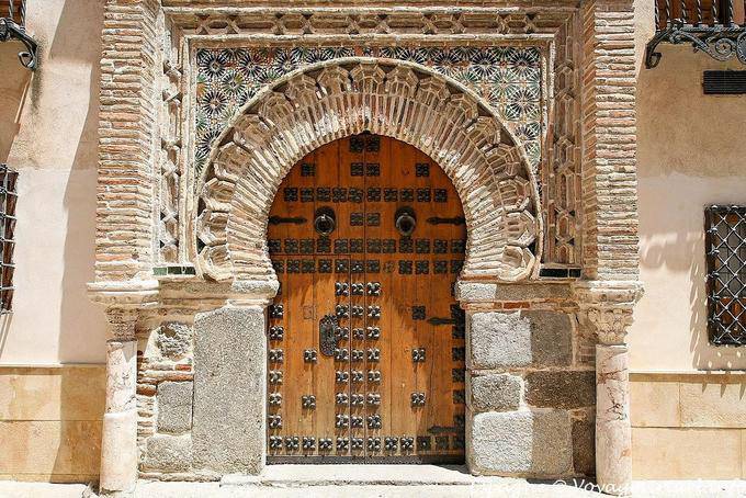 Gate of the Palace of Benacazón, Toledo - Spain