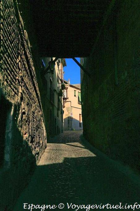 Dark wood vaulted passage, Calle Colegio Doncellas, Toledo - Spain