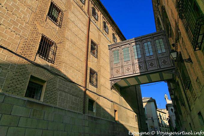 Toledo, crossing suspended in Calle Colegio Doncellas - Spain