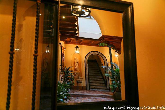 Toledo, Patio, mirror - Spain