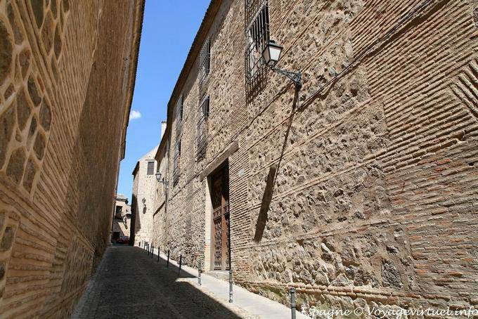 Toledo alley and architecture - Spain