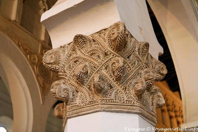 Finesse decorative pillars, Synagogue Santa Maria la Blanca, Toledo - Spain