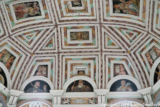 Úbeda, painting the dome, Santiago Hospital - Spain