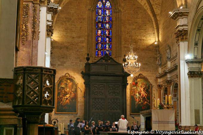 Valencia Cathedral Sainte-Marie, songs and windows - Spain