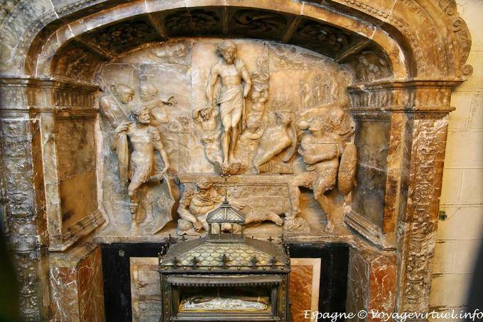 Valencia Cathedral and polished marble reliquary - Spain