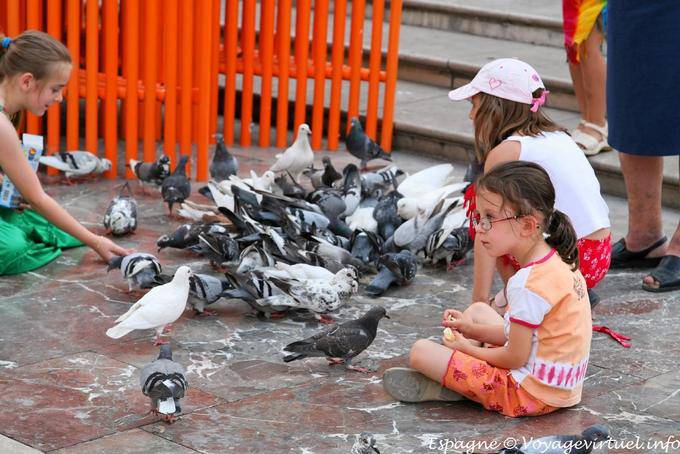 Valencia, children and pigeons - Spain