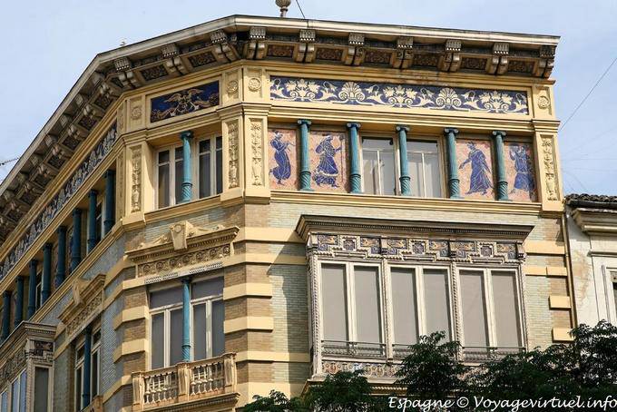 Valencia, decorating a facade, Plaza de la Reina - Spain