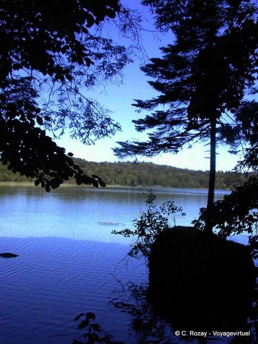Shadow and Little Blue Lake Maclu (Jura) - Franche-Comté, France