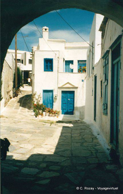 Tinos, the turning of a covered walkway - Greece