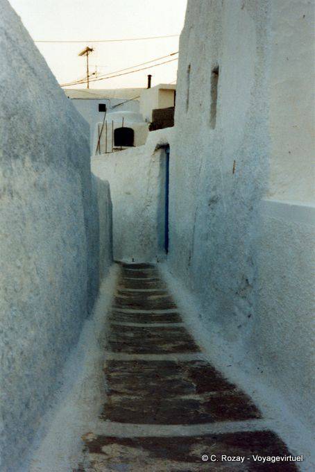 Chora narrow alley, island of Anafi - Greece