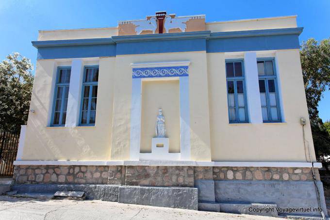 Home to the statue niche, Milos, Adamas - Greece