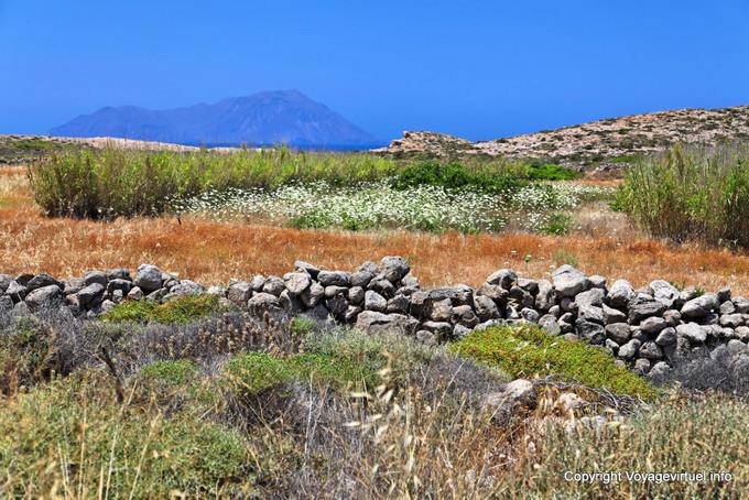 Milos, Agios Georgios, rustic beauty - Greece