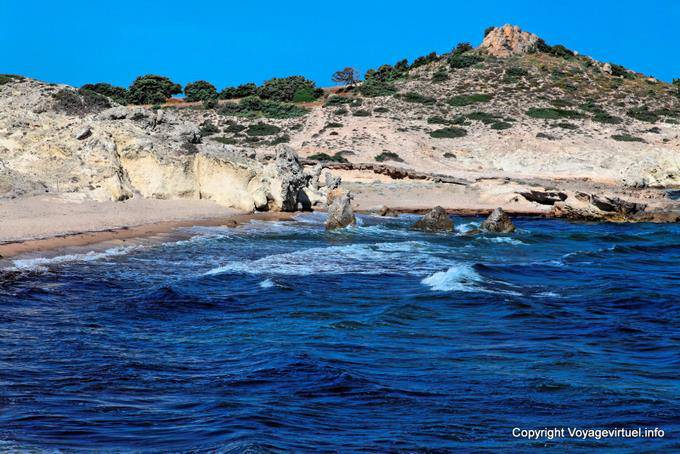 Sea of ​​colors and rock Mytakas Milos - Greece